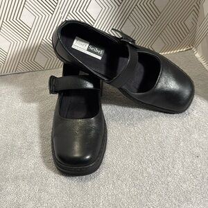 Josef Seibel women’s Black Mary Jane Shoes size 40 Is size 9 to 9.5  low ‎ heel